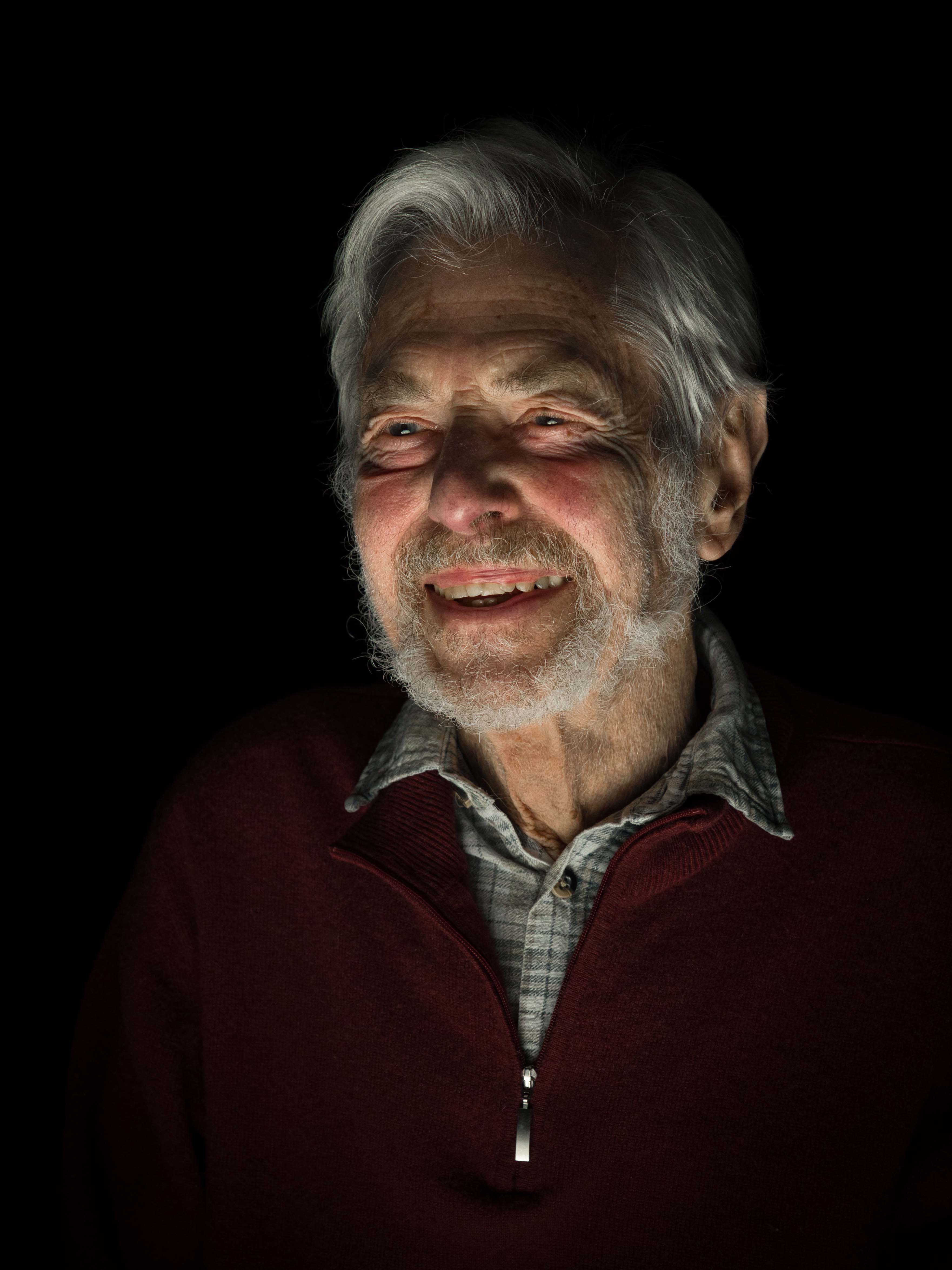 charakter Portrait von Friedrich Berghuber, fotografiert mit Unterlicht
