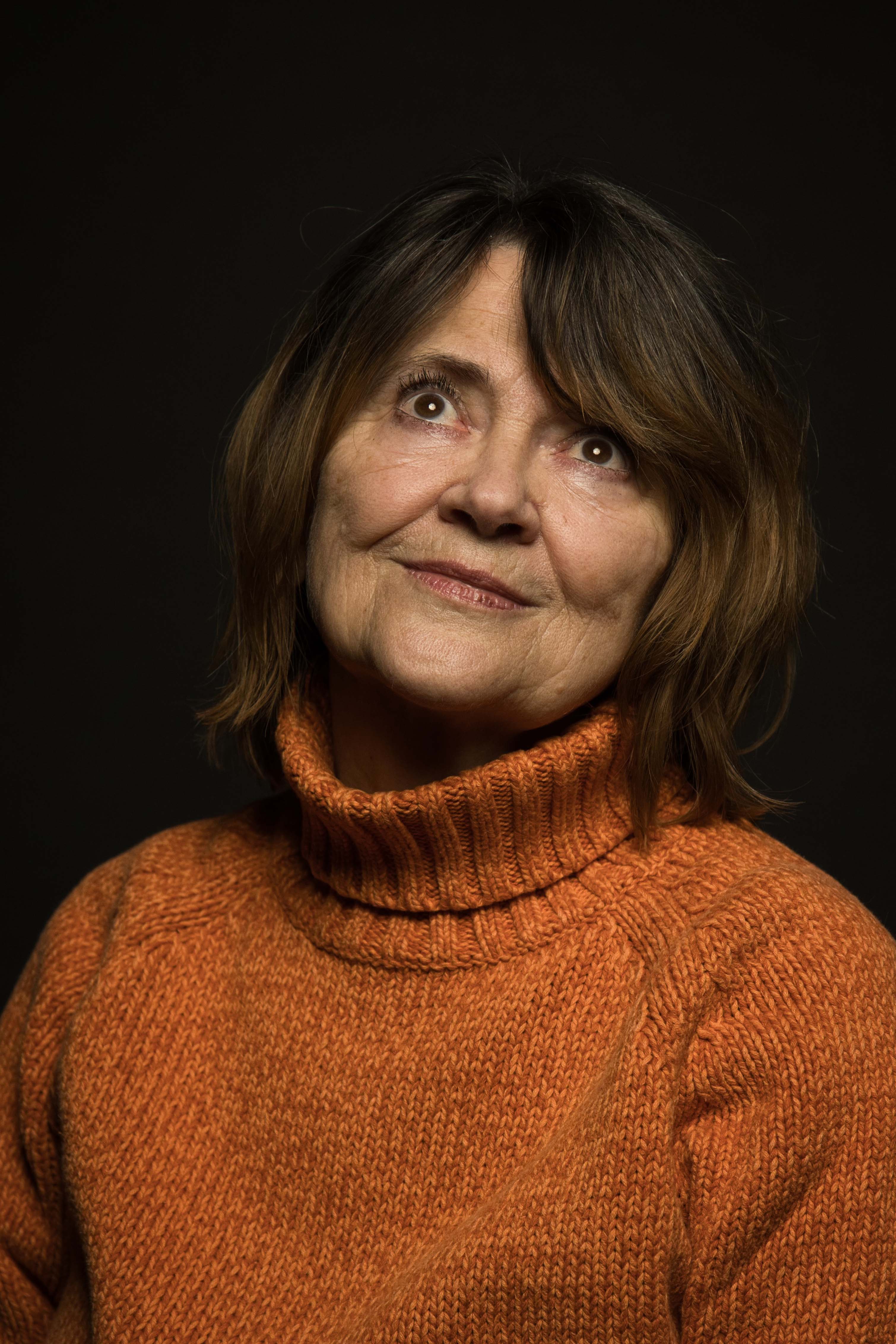 charakter Portrait von Christa Hasengruber im Studio in Linz, mit der Butterfly-light Lichttechnik beleuchtet